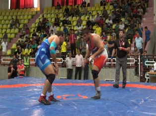 پیروزی تیم کشتی ستارگان ساری مقابل هلدینگ فراز