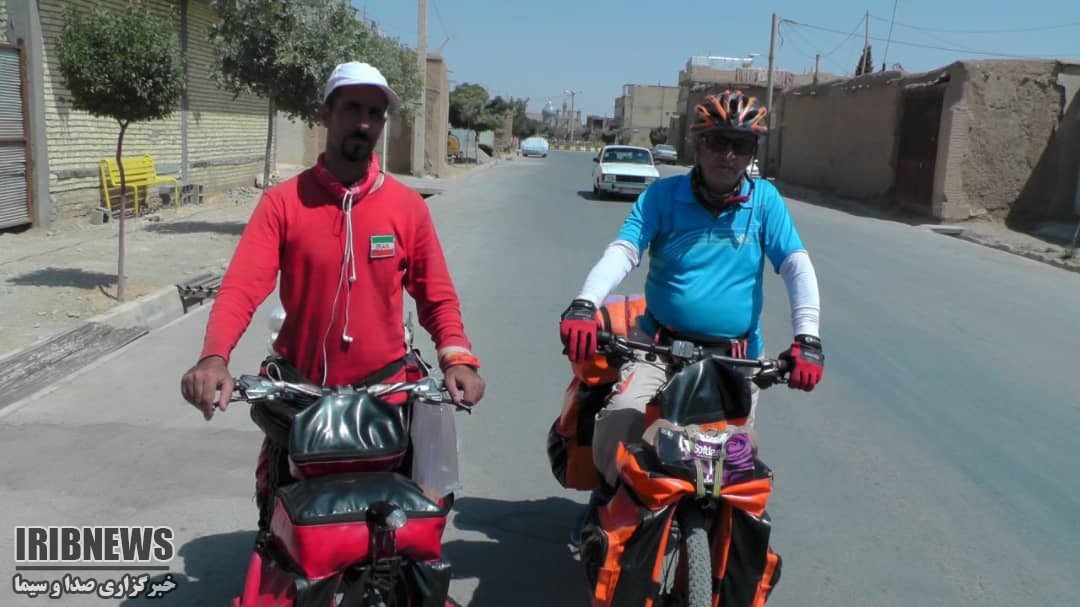 ورود دوچرخه سواران حامل پیام صلح به بهمن