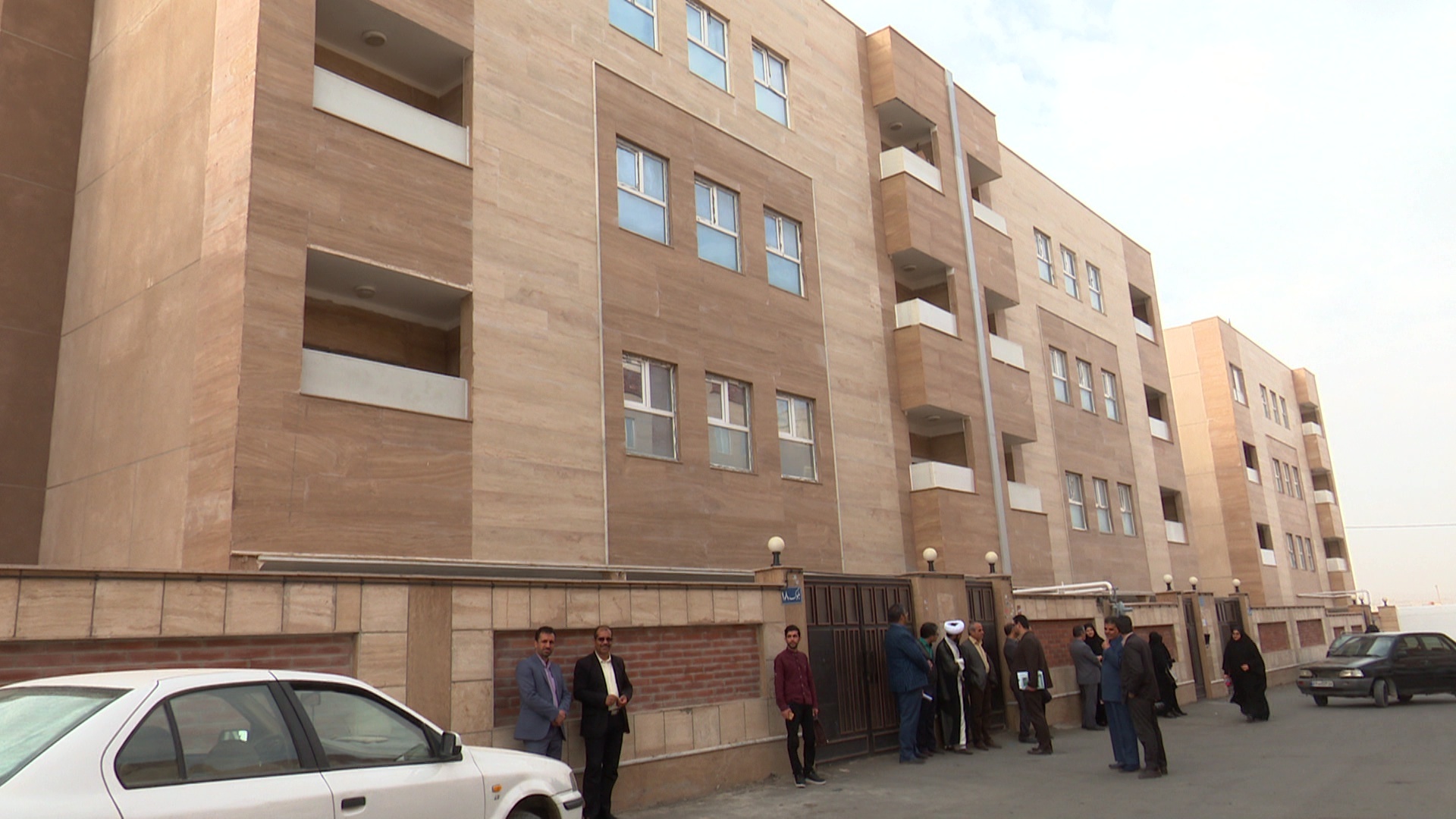 ساخت سالانه 300 هزار مسکن در کشور