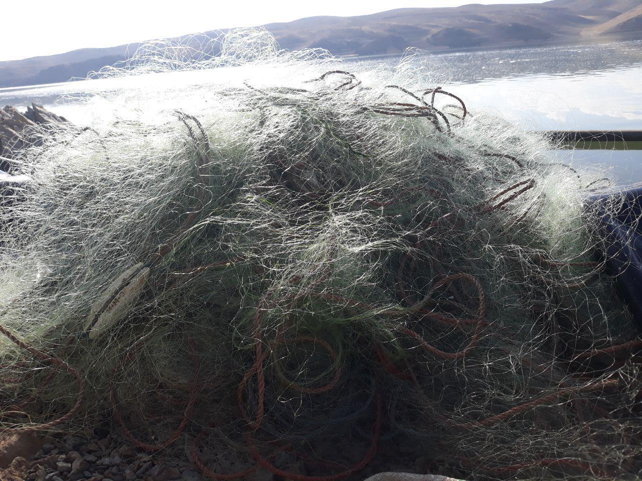 جمع آوری دو هزار و 500 متر تور ماهیگیری غیر مجاز جمع آوری دو هزار و 500 متر تور ماهیگیری غیر مجاز
