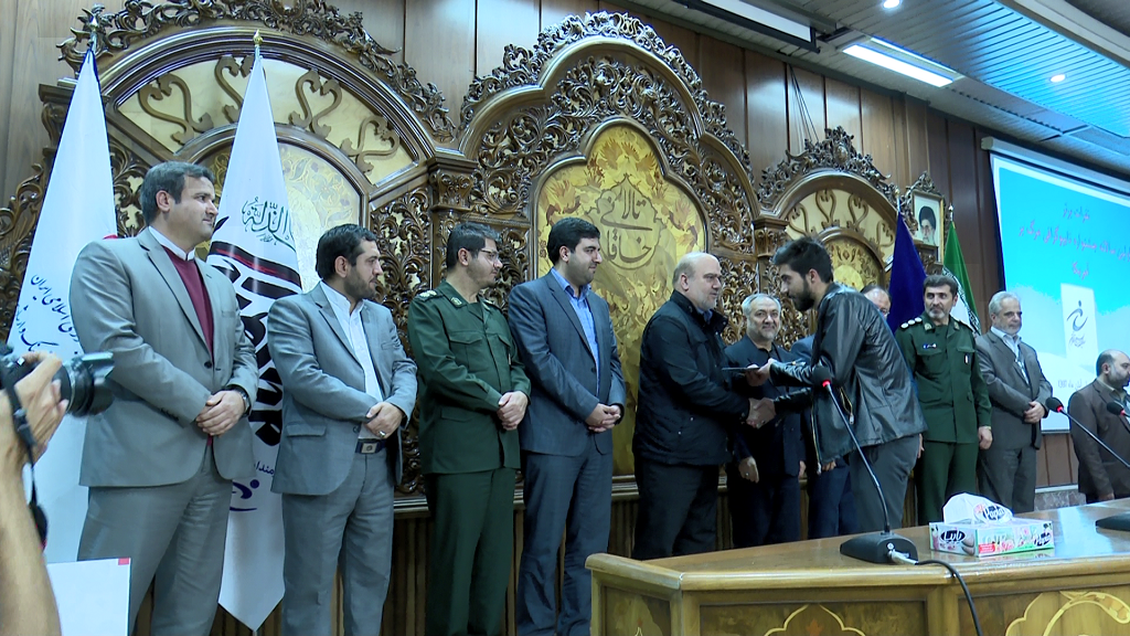 هنرمند یاسوجی، برترین تایپوگرافیست جشنواره 