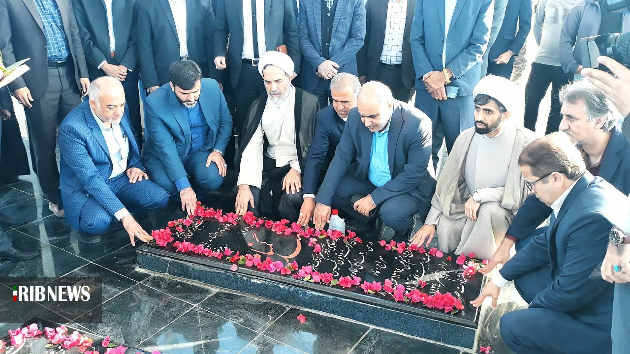 ادای احترام رئیس سازمان بازرسی کل کشور به شهدای گمنام عسلویه ادای احترام رئیس سازمان بازرسی کل کشور به شهدای گمنام عسلویه