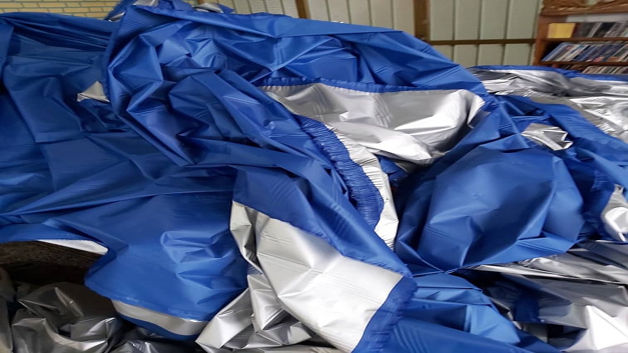 تولید لباس یک بار مصرف کادر پزشکی در خیاط خانه حضرت علی اصغر (ع) قزوین