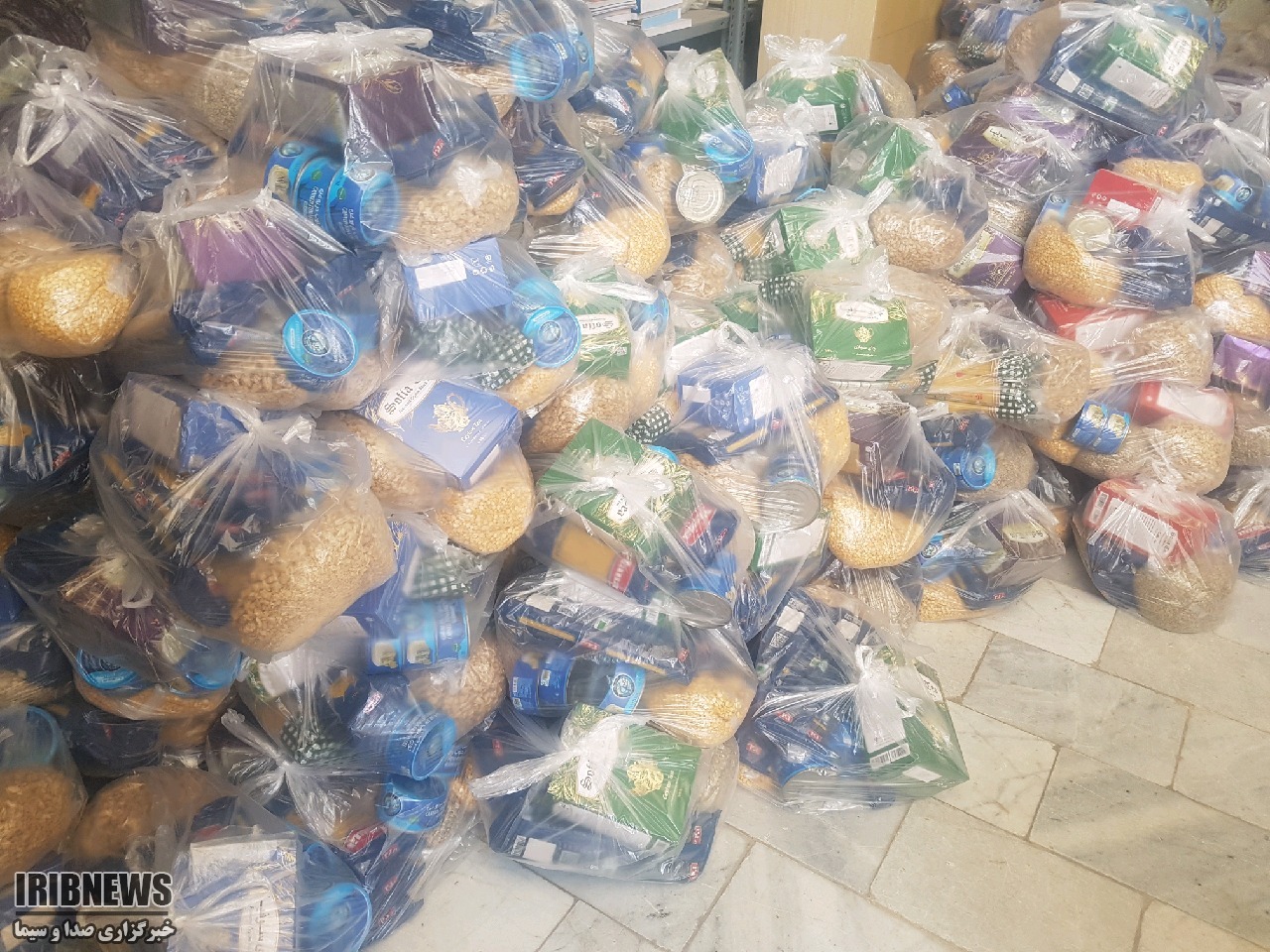 توزیع 830 سبد غذایی بین نیازمندان زیرکوه