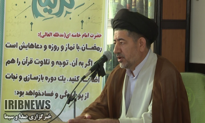 محفل انس با قرآن کریم درحسینیه سپاه مهاباد