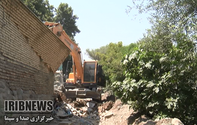 تخریب بناهای متجاوز به حریم رودخانه کرج