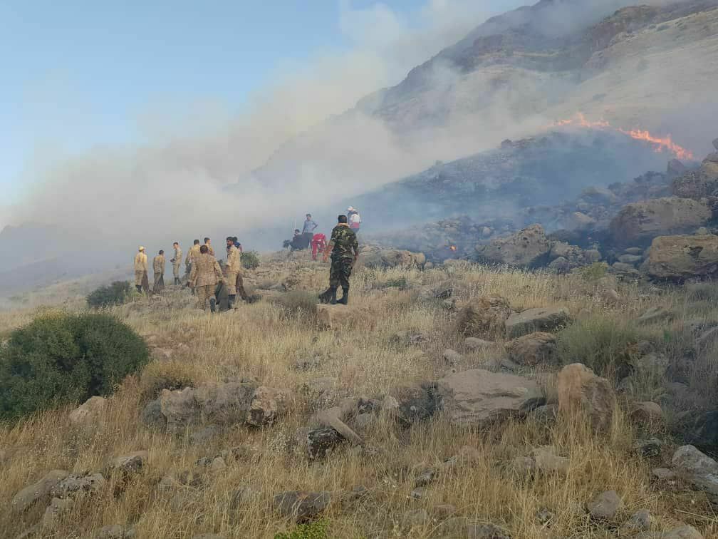 وقوع آتش سوزی در مراتع سرپلذهاب