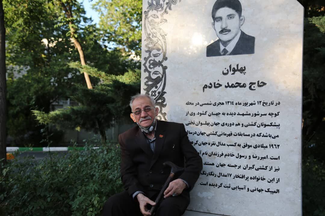 رونمایی از سردیس پهلوان محمد خادم در مشهد