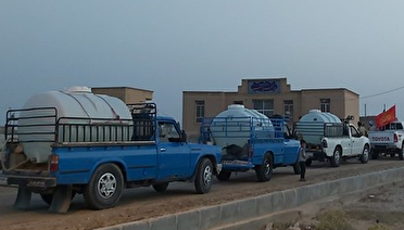 ورود تانکرهای آب گروههای جهادی شهدای مدافع حرم به غیزانیه ورود تانکرهای آب گروههای جهادی شهدای مدافع حرم به غیزانیه