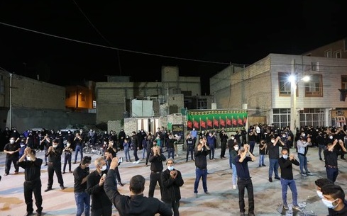 آیین عزاداری چاق چاقو در شب عاشورای حسینی آیین عزاداری چاق چاقو در شب عاشورای حسینی