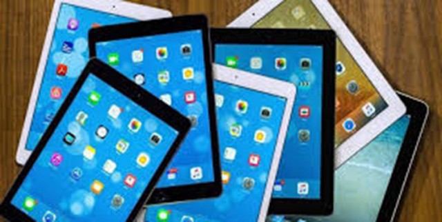 خیر اردبیلی ۴۵ دستگاه تبلت به دانش آموزان نیازمند اهدا کرد خیر اردبیلی ۴۵ دستگاه تبلت به دانش آموزان نیازمند اهدا کرد