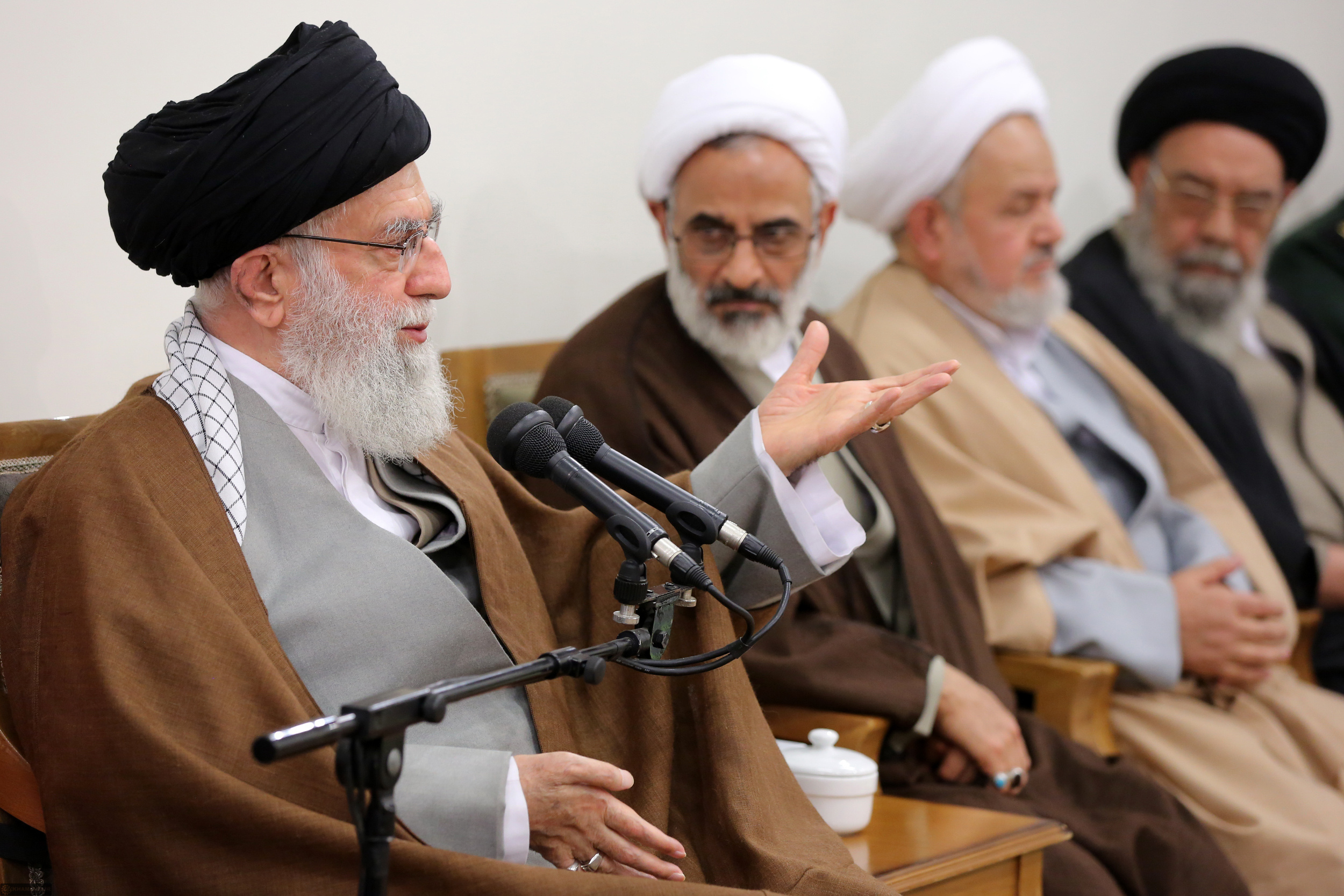 بیانات رهبر انقلاب در دیدار دستاندرکاران کنگره شهدای روحانی منتشر شد بیانات رهبر انقلاب در دیدار دستاندرکاران کنگره شهدای روحانی منتشر شد