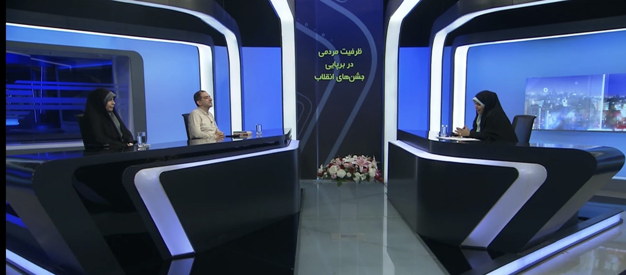 مدیریت برگزاری جشن‌های انقلاب به مردم و به ویژه جوانان واگذار شود