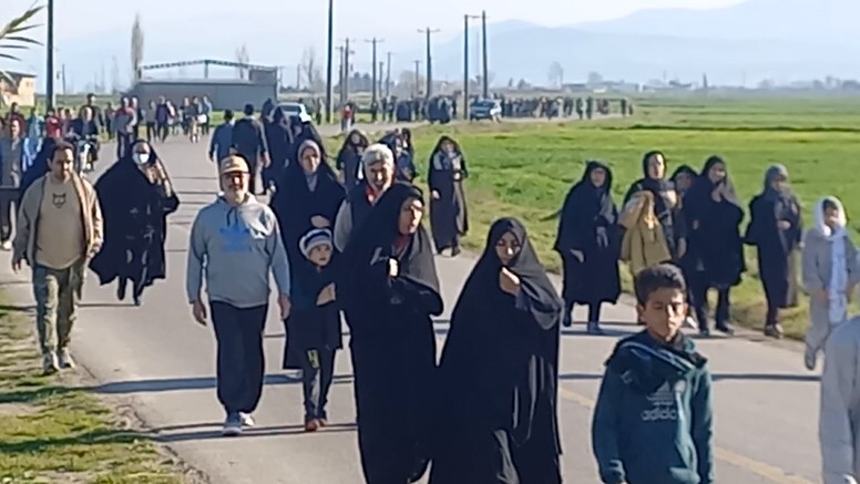 همایش پیاده روی خانوادگی و جشن انقلاب اسلامی در روستای توران فارس