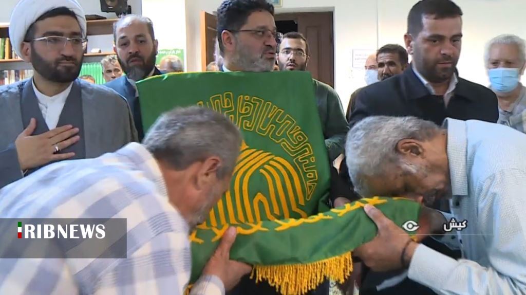ورود خادمان رضوی با پرچم متبرک آستان قدس به جزیره کیش