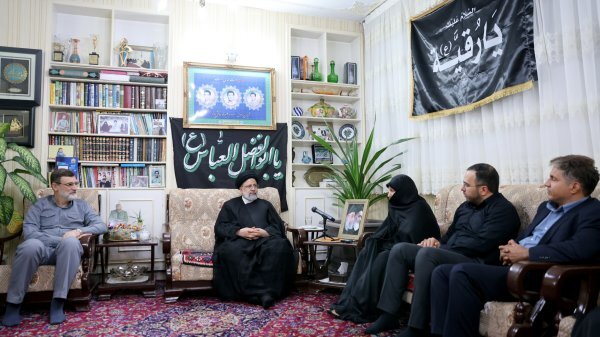 دیدار رئیس جمهور با خانواده شهیدان خالقیپور دیدار رئیس جمهور با خانواده شهیدان خالقیپور