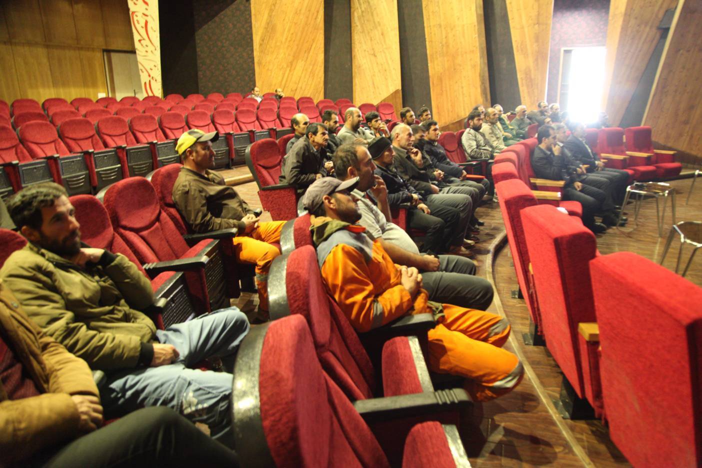 کارگاه آموزشی ویژه پاکبانان شیفت شب در اردبیل برگزار شد کارگاه آموزشی ویژه پاکبانان شیفت شب در اردبیل برگزار شد