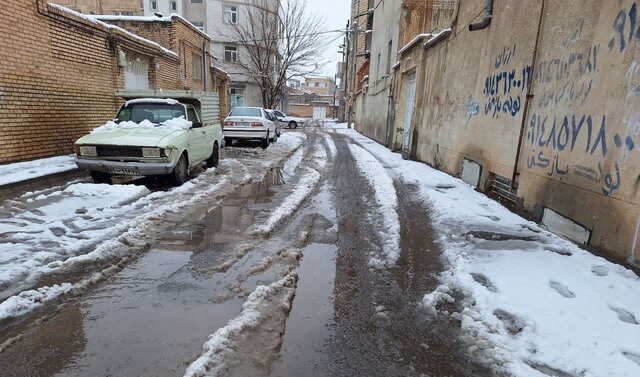 برف‌روبی معابر خوی با ۲۰۰ پاکبان