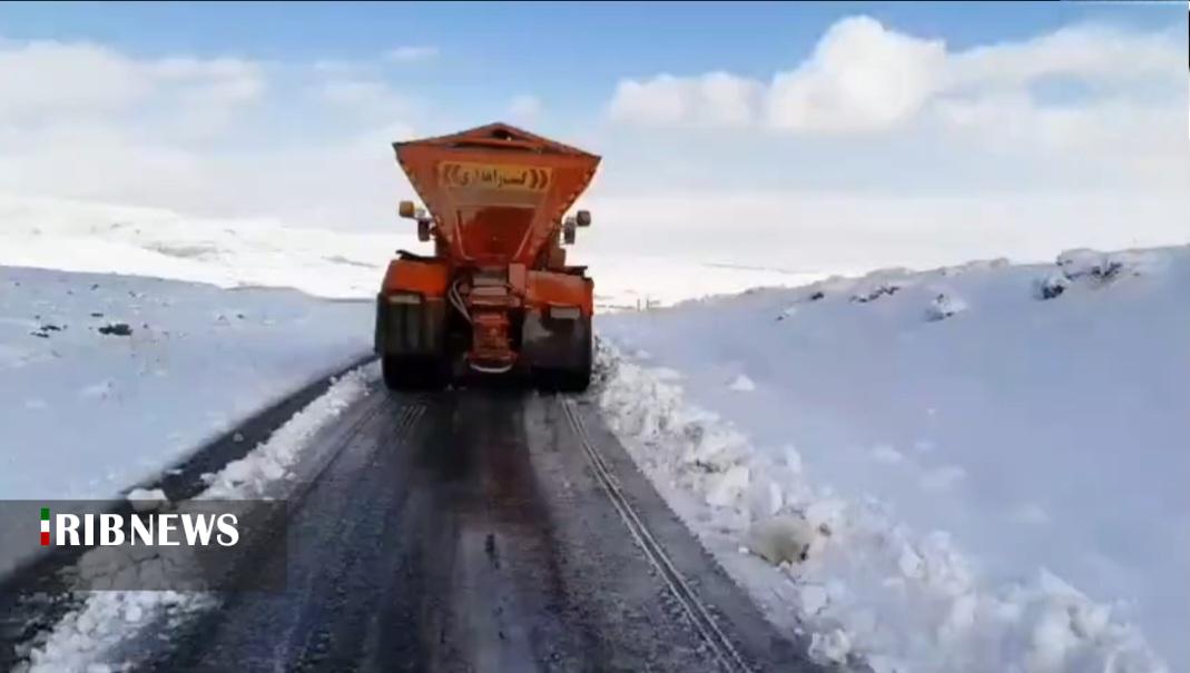 بازگشایی راه ارتباطی ۹۳ روستای برفگیر بروجرد