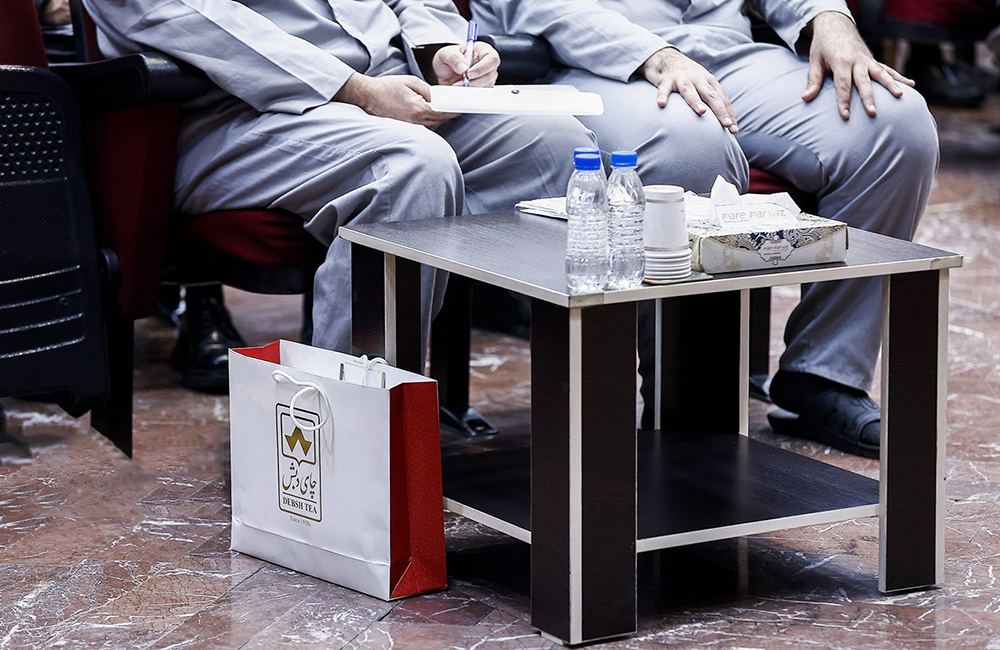 گندم، شکر و برنج معطل ارز بودند، اما ساداتینژاد ارز را به گروه دبش تخصیص میداد گندم، شکر و برنج معطل ارز بودند، اما ساداتینژاد ارز را به گروه دبش تخصیص میداد