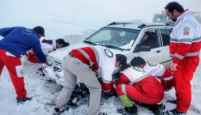 امداد رسانی نجاتگران هلال‌احمر زنجان به ۴۷ نفر گرفتار در برف و کولاک