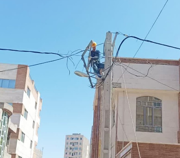 تبدیل شبکه مسی به کابل خودنگهدار در محلات شهرستان میاندوآب