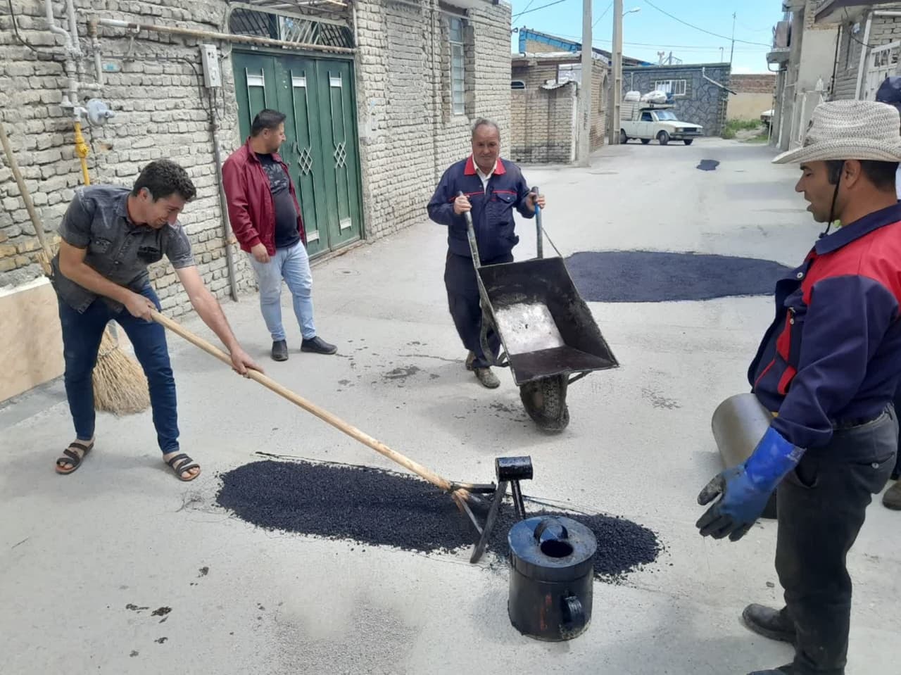 آسفالت معابر سطح منطقه چهار در حال مرمت است