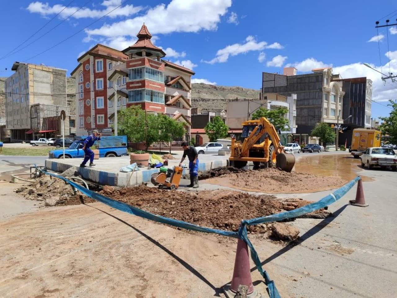 رفع حادثه در لوله مادر خط انتقال آب شرب شهرک ولی عصر (عج) ماکو رفع حادثه در لوله مادر خط انتقال آب شرب شهرک ولی عصر (عج) ماکو