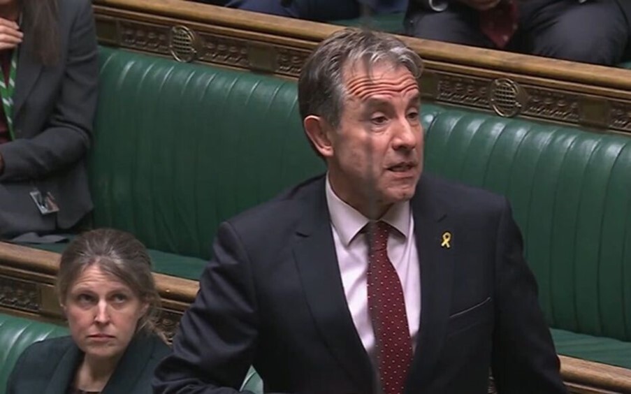 تعلیق نماینده مجلس انگلیس به اتهام کودک آزار و تجاوز جنسی تعلیق نماینده مجلس انگلیس به اتهام کودک آزار و تجاوز جنسی