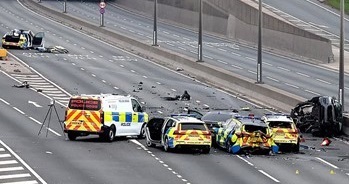 تصادف زنجیرهای خودروهای پلیس در انگلیس تصادف زنجیرهای خودروهای پلیس در انگلیس