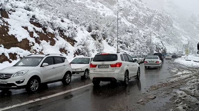 ترافیک سنگین در کندوان ؛ برف‌وباران در جاده‌های ۷ استان