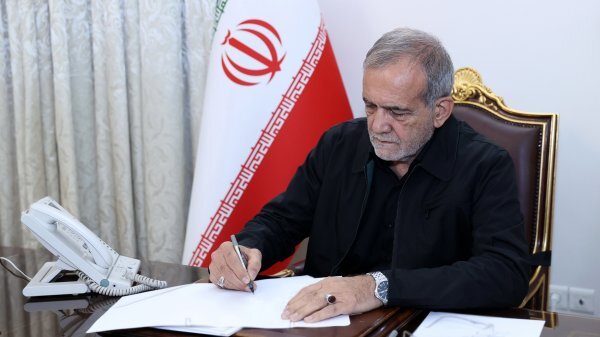 رئیس جمهور در پیامی درگذشت مادر شهید طومانیان را تسلیت گفت رئیس جمهور در پیامی درگذشت مادر شهید طومانیان را تسلیت گفت
