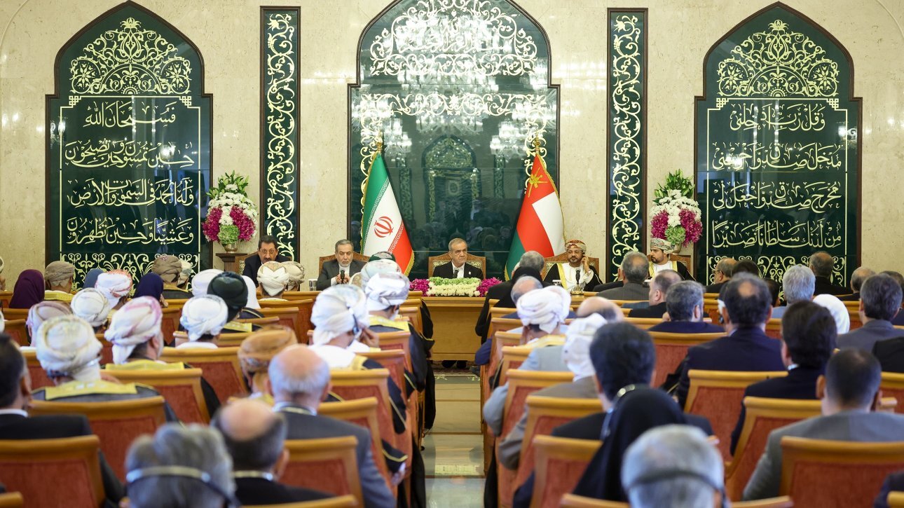 حجم مبادلات اقتصادی ایران و عمان میتواند به ۲۰ تا ۳۰ میلیارد دلار برسد حجم مبادلات اقتصادی ایران و عمان میتواند به ۲۰ تا ۳۰ میلیارد دلار برسد