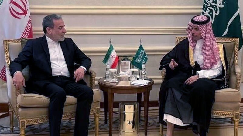 توقف عراقچی در جده و دیدار با وزیر خارجه عربستان