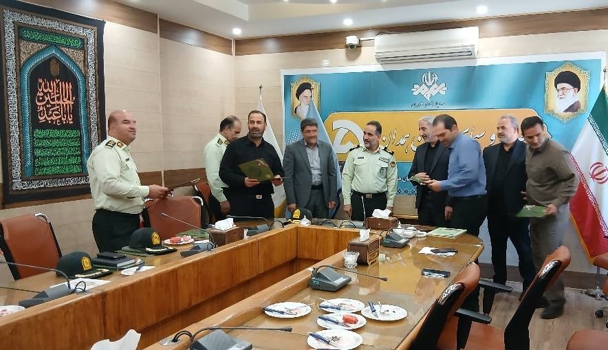 تجلیل ناجا از مدیر کل و خبرنگاران صدا و سیمای مرکز همدان