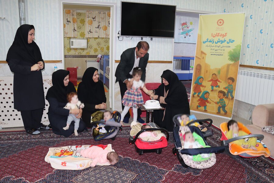دیدار با کودکان شیرخوارگاه حورا و حضور در جشن مهربانی خانه کودکان دیدار با کودکان شیرخوارگاه حورا و حضور در جشن مهربانی خانه کودکان