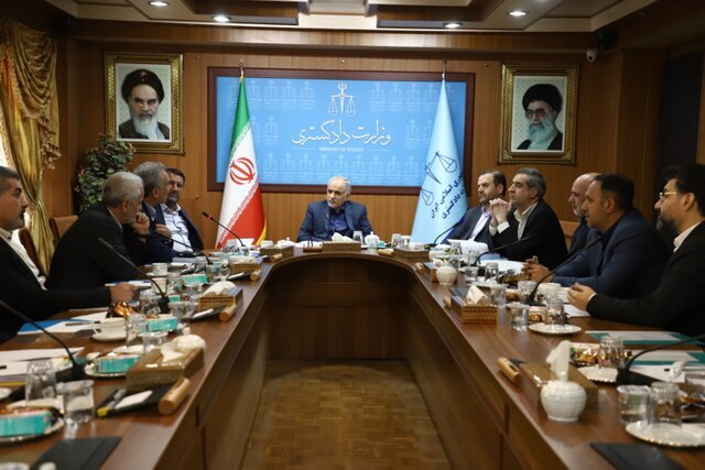 رد و بدل شدن ثمن معامله در بنگاههای معاملات ملکی  ممنوع است. رد و بدل شدن ثمن معامله در بنگاههای معاملات ملکی  ممنوع است.