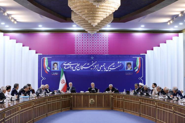 نشست ۴ ساعته رئیس جمهور با جمعی از فرهیختگان علمی و اقتصادی