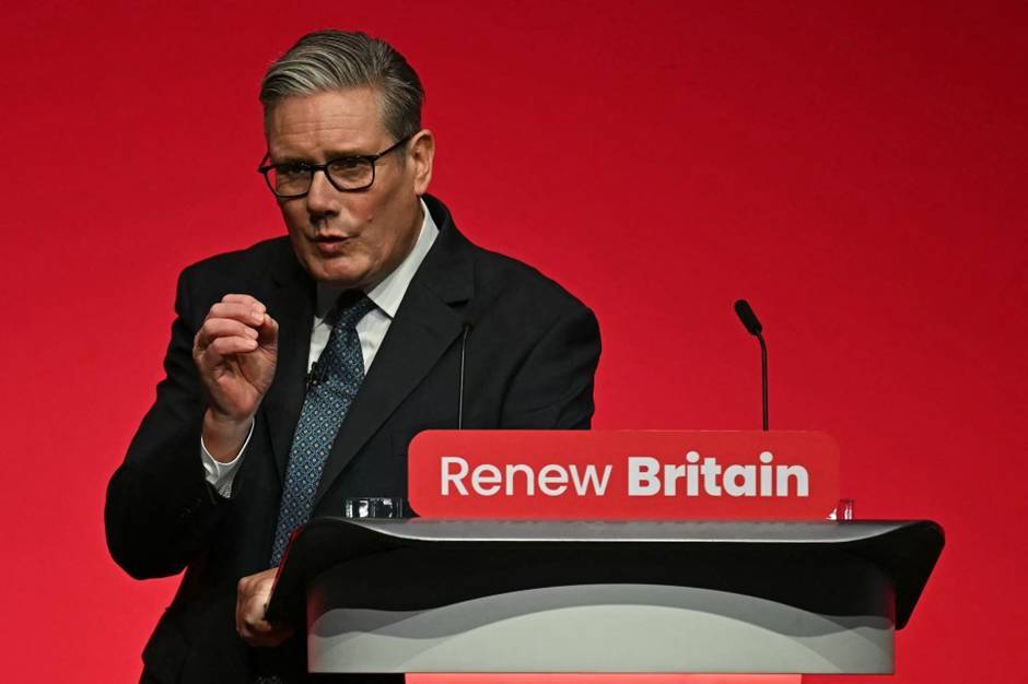 تاکید نخست وزیر انگلیس بر تقویت توان دفاعی این کشور تاکید نخست وزیر انگلیس بر تقویت توان دفاعی این کشور