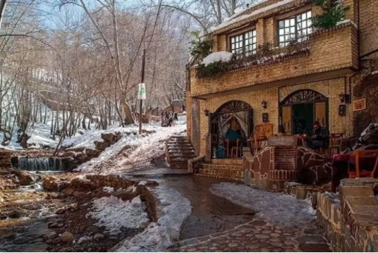 نگاهی به برنامه های رادیویی و تلویزیونی