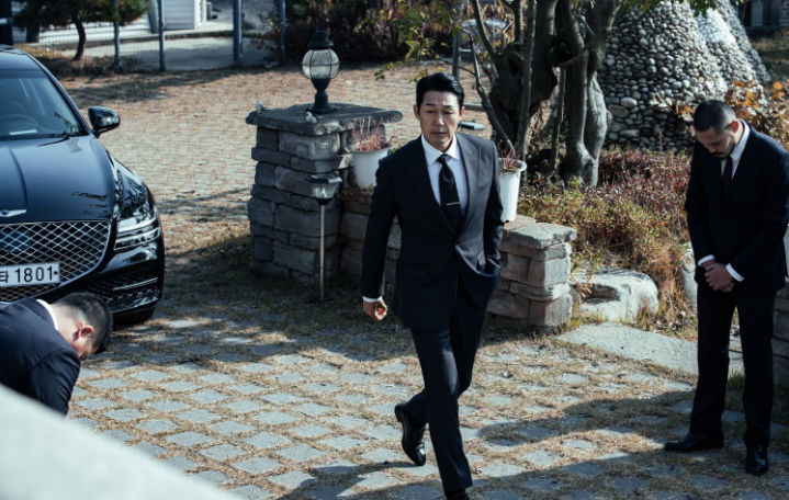 نگاهی به برنامه های رادیویی و تلویزیونی