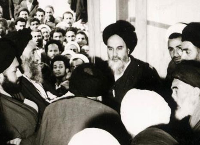 نطق تاریخی امام خمینی (ره) علیه کاپیتولاسیون؛ آغازگر موج بیداری نطق تاریخی امام خمینی (ره) علیه کاپیتولاسیون؛ آغازگر موج بیداری