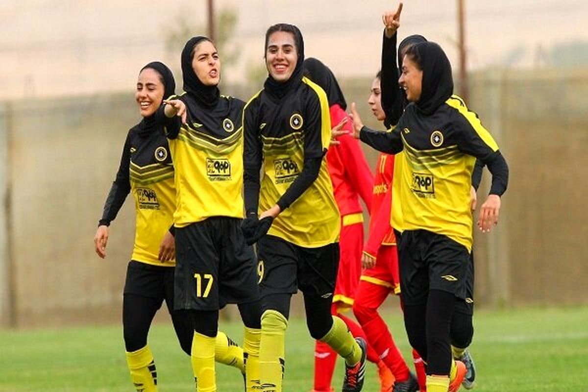 صدرنشینی مقتدرانه خاتون بم در لیگ برتر فوتبال بانوان