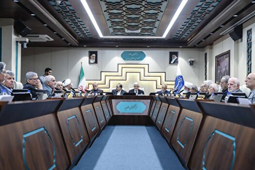 عارف: نگاه دولت چهاردهم اصلاح نظام آموزشی کشور است