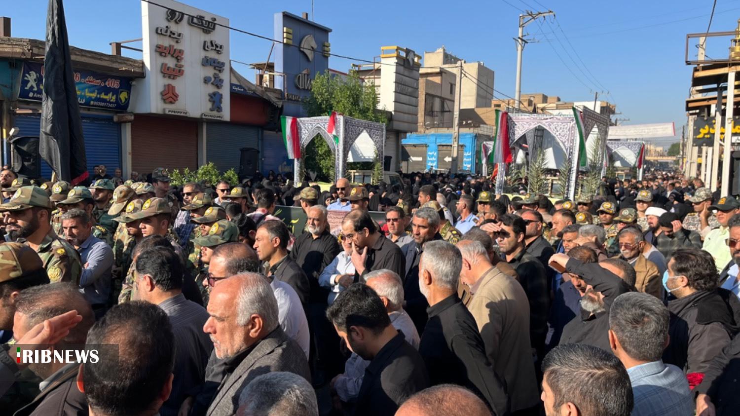 تشییع پیکر مطهر شهیدان گمنام در اهواز تشییع پیکر مطهر شهیدان گمنام در اهواز