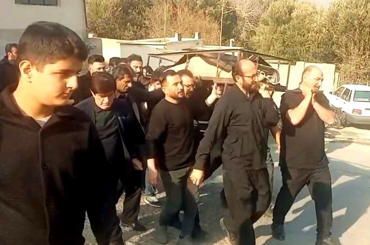 جانباز سرافراز محمود باقری گزنی به همرزمان شهیدش پیوست جانباز سرافراز محمود باقری گزنی به همرزمان شهیدش پیوست