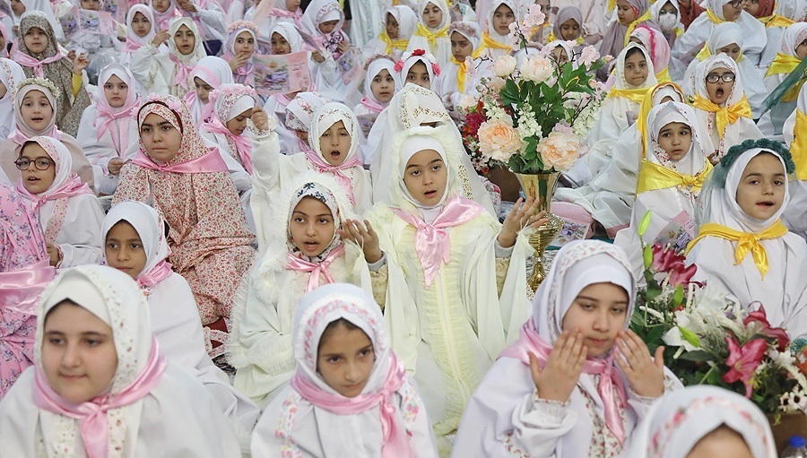 جشن تکلیف در زیر پرچم ایران