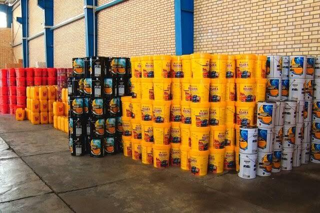 شناسایی انبار احتکار روغن موتور در خراسان جنوبی شناسایی انبار احتکار روغن موتور در خراسان جنوبی