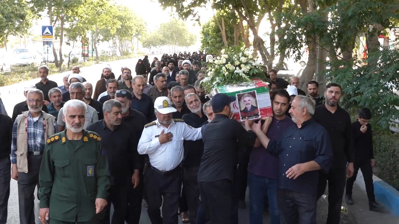تشییع و خاکسپاری پیکر جانباز سرافراز ۷۰ درصد دوران دفاع مقدس در درچه