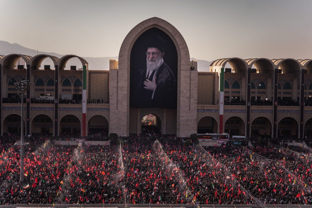 دعوت برای حضور در آیین بزرگداشت قائد شهید امت و خانواده سرافراز ایشان در مصلای تهران دعوت برای حضور در آیین بزرگداشت قائد شهید امت و خانواده سرافراز ایشان در مصلای تهران